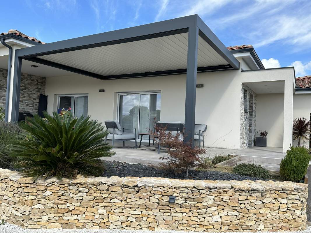 Photo de notre réalisation : PERGOLAS BIOCLIMATIQUE