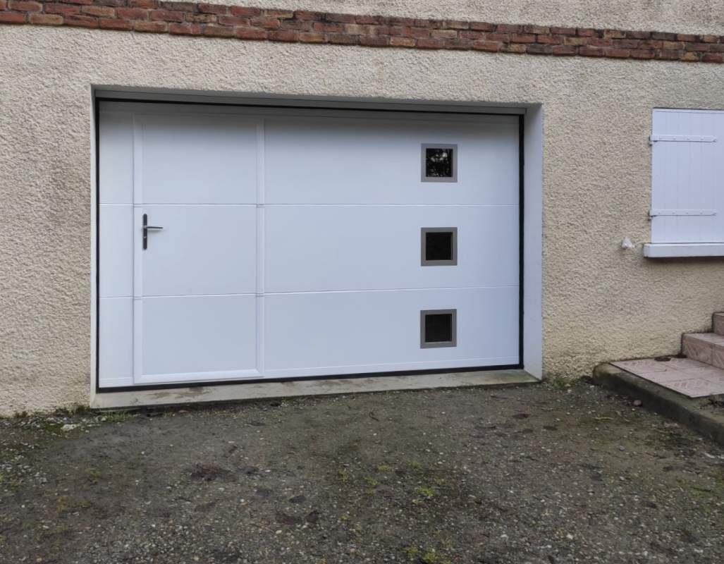 Photo de notre réalisation : Portes de garage sectionnelles avec porte