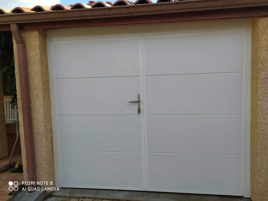 Photo de notre réalisation : Portes de garage sectionnelles avec porte