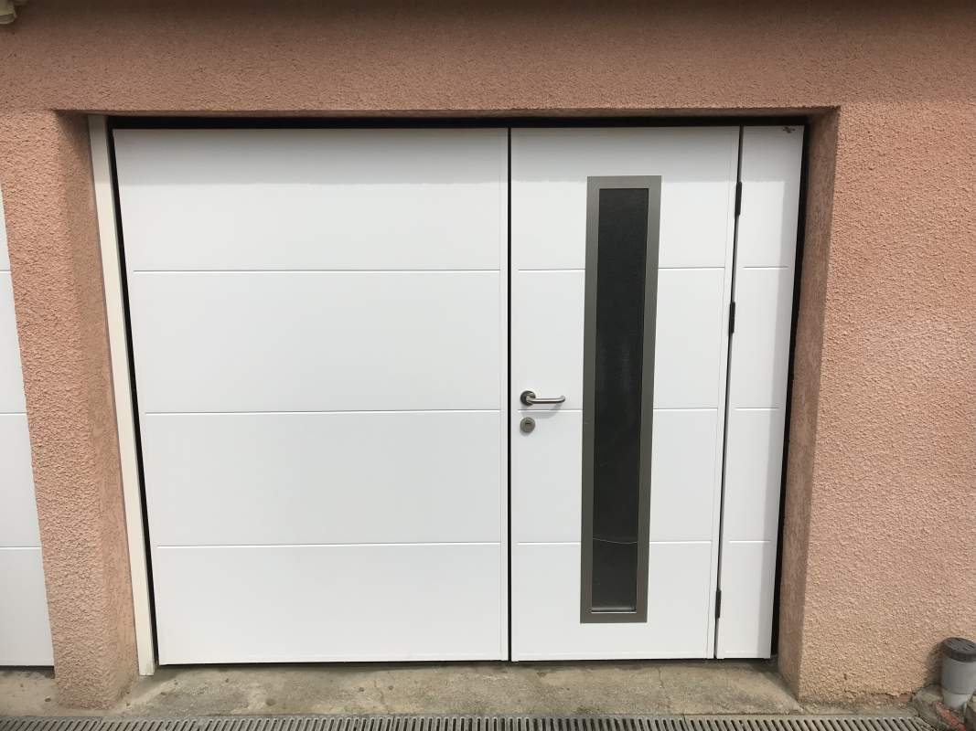 Photo de notre réalisation : Portes de garage sectionnelles avec porte