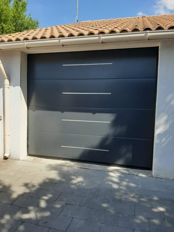 Photo de notre réalisation : Portes de garage sectionnelles